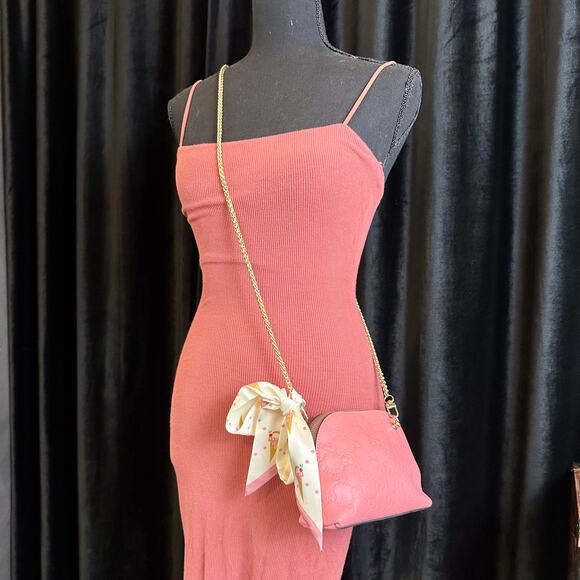 Gucci pink guccissima leather cosmetic clutch or wear as crossbody! - Picture 2 of 13